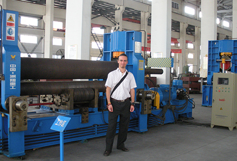 European Client Visits Our Factory to Explore Plate Rolling Machines and Expresses Interest in Becoming Our Distributor